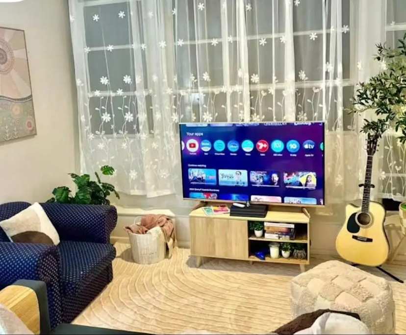 Furnished room in a flatshare