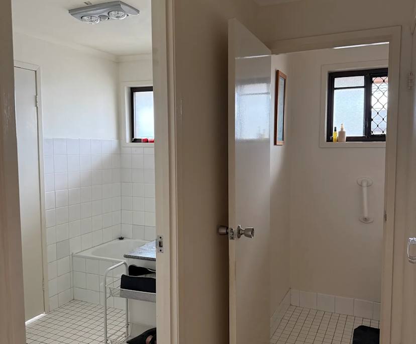 $250, Share-house, 3 bathrooms, Arundel QLD 4214