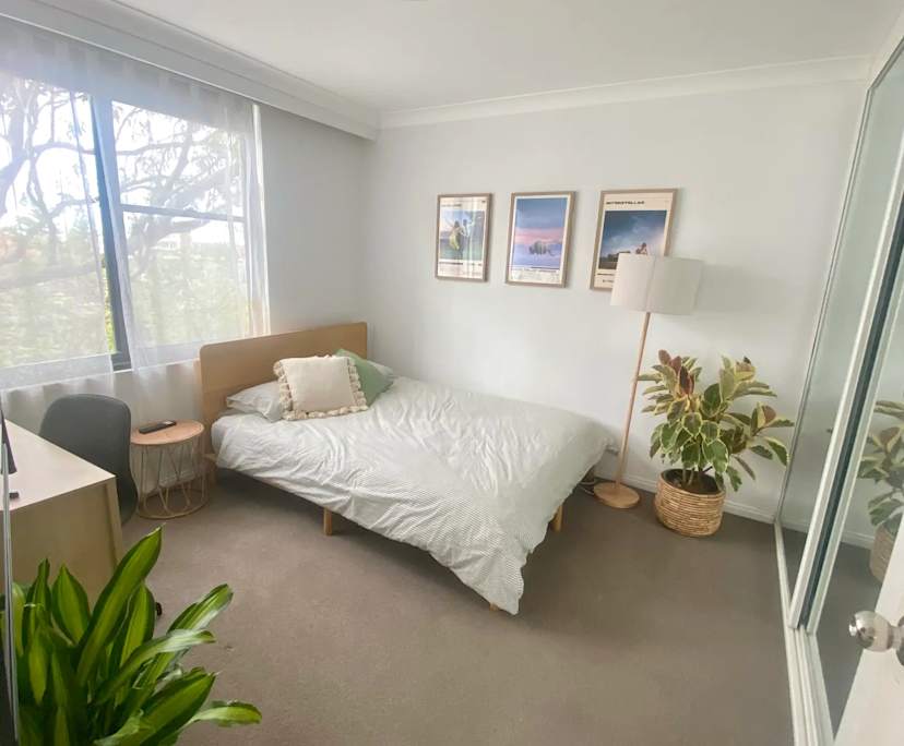 Furnished room in a flatshare