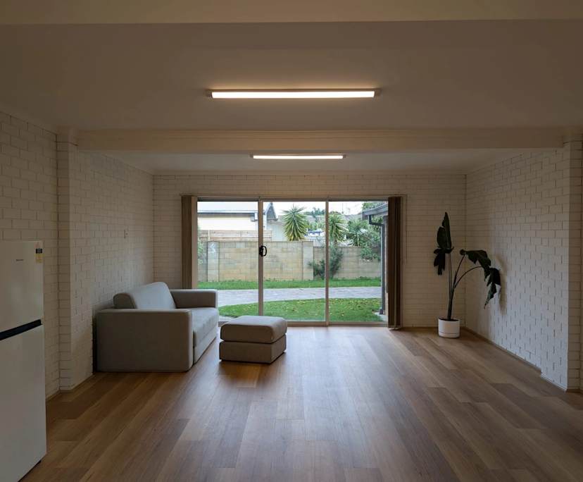 Unfurnished room studio flat for rent