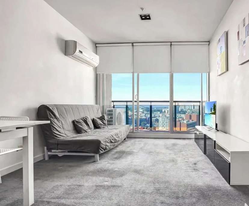 Furnished room in a flatshare