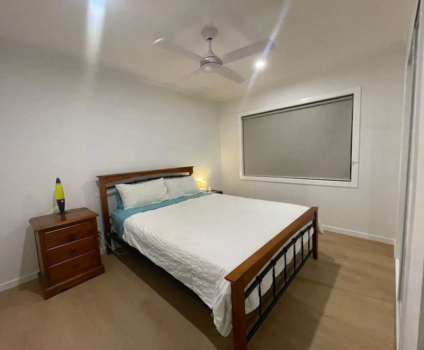 $350, Flatshare, 3 bathrooms, Surfers Paradise QLD 4217