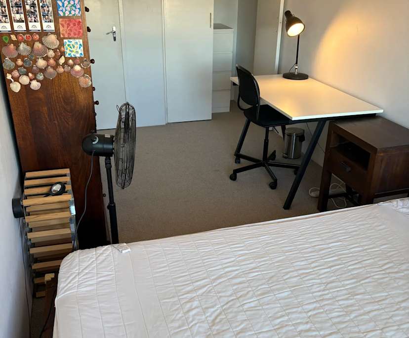 Furnished room in a flatshare