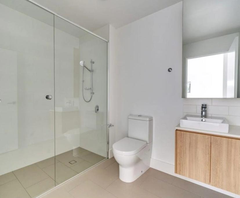 Unfurnished room with own bathroom