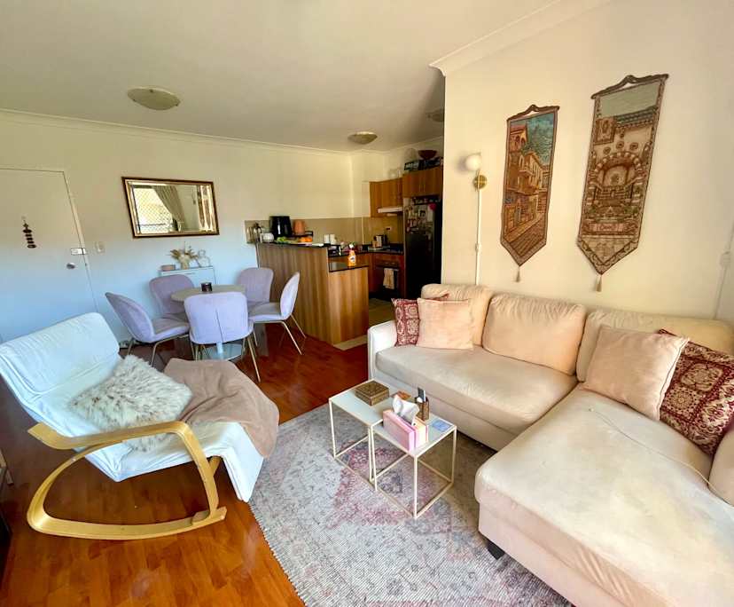 Furnished room with ensuite in a flatshare