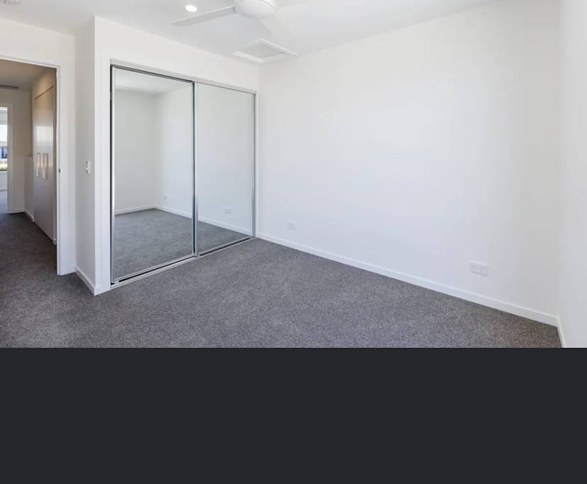 $970, Whole-property, 3 bathrooms, Hope Island QLD 4212
