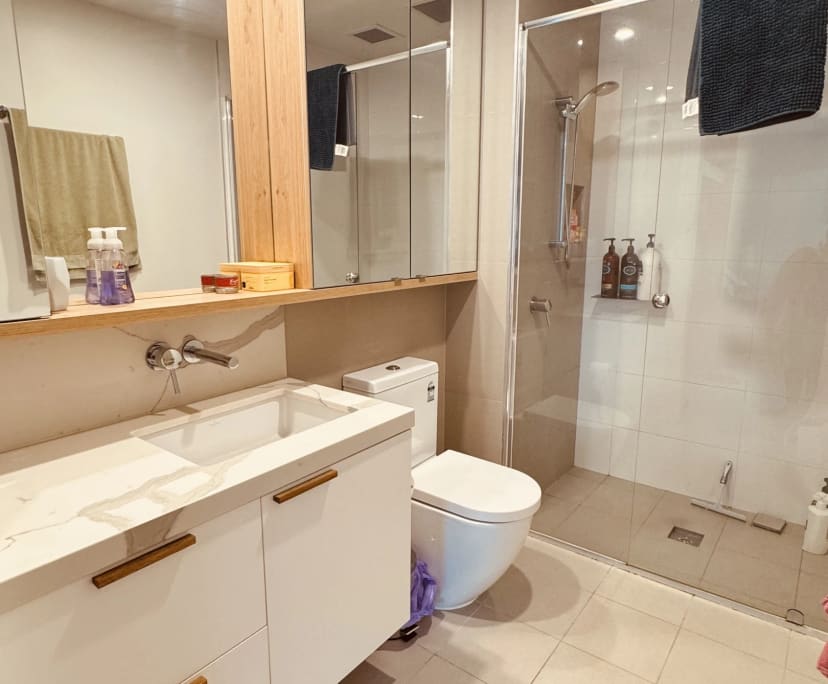 Furnished room with ensuite in a flatshare