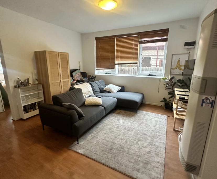 Furnished room in a flatshare
