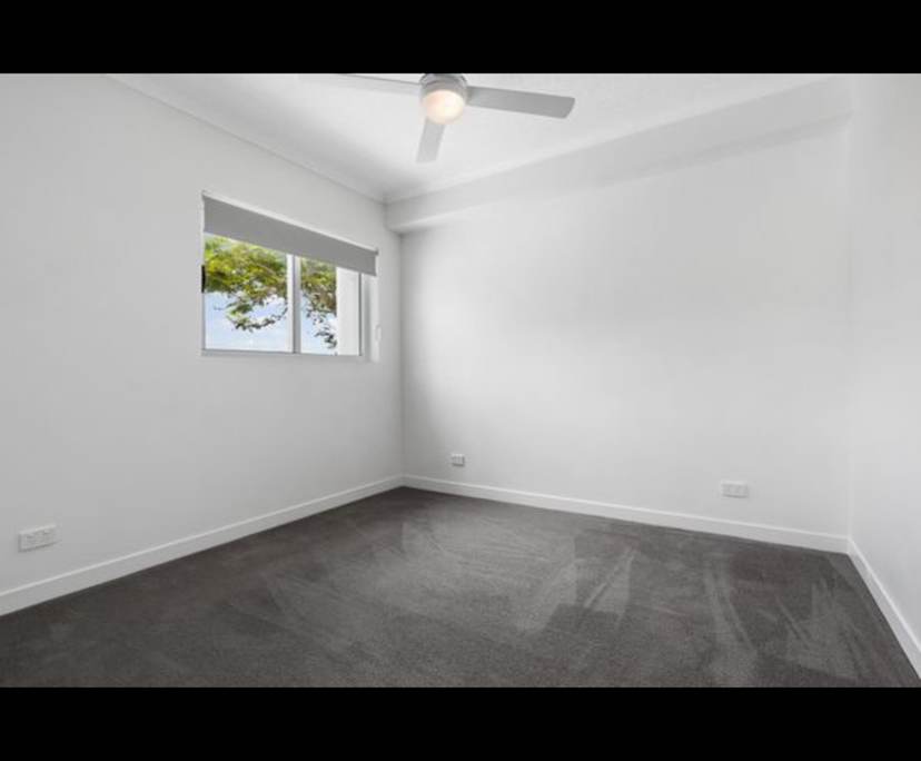Unfurnished room with own bathroom