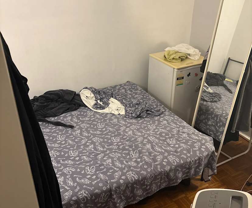 Furnished room in a flatshare