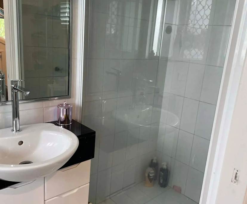 $350, Share-house, 5 bathrooms, Runaway Bay QLD 4216