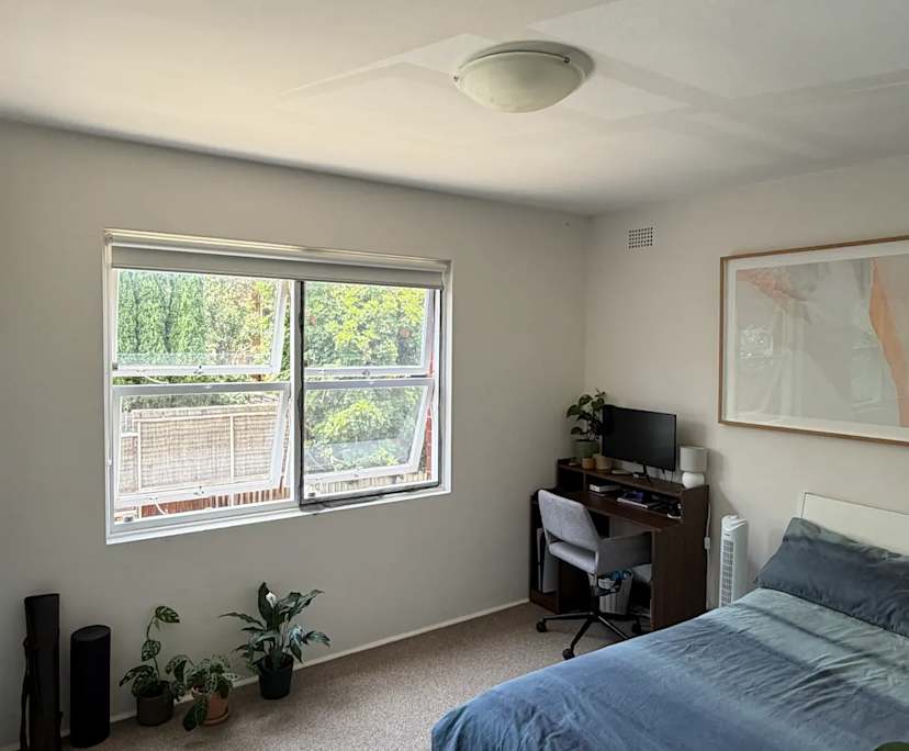 Furnished room in a flatshare