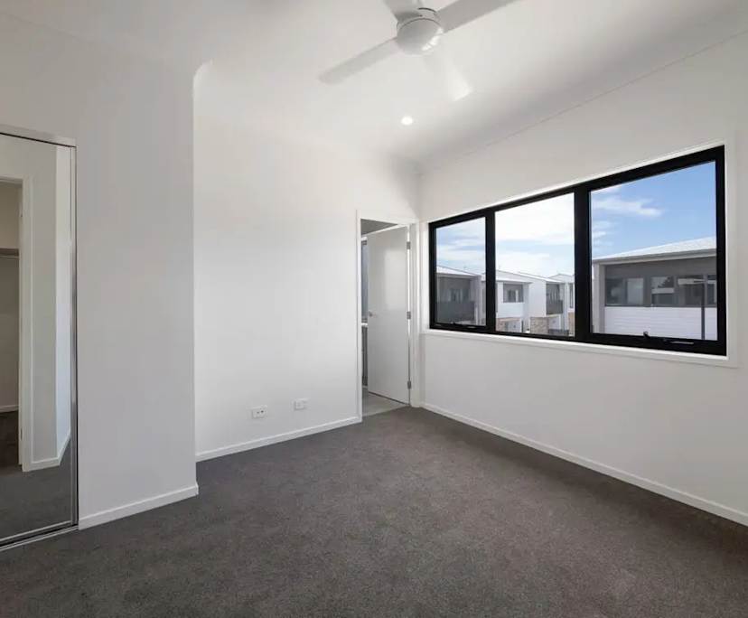 $295, Share-house, 3 bathrooms, Hope Island QLD 4212