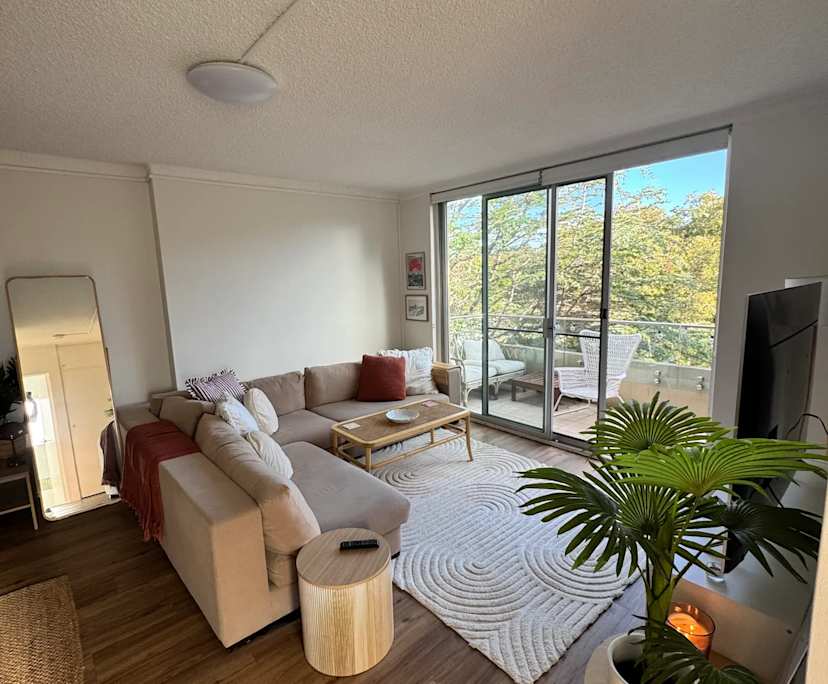 Furnished room in a flatshare