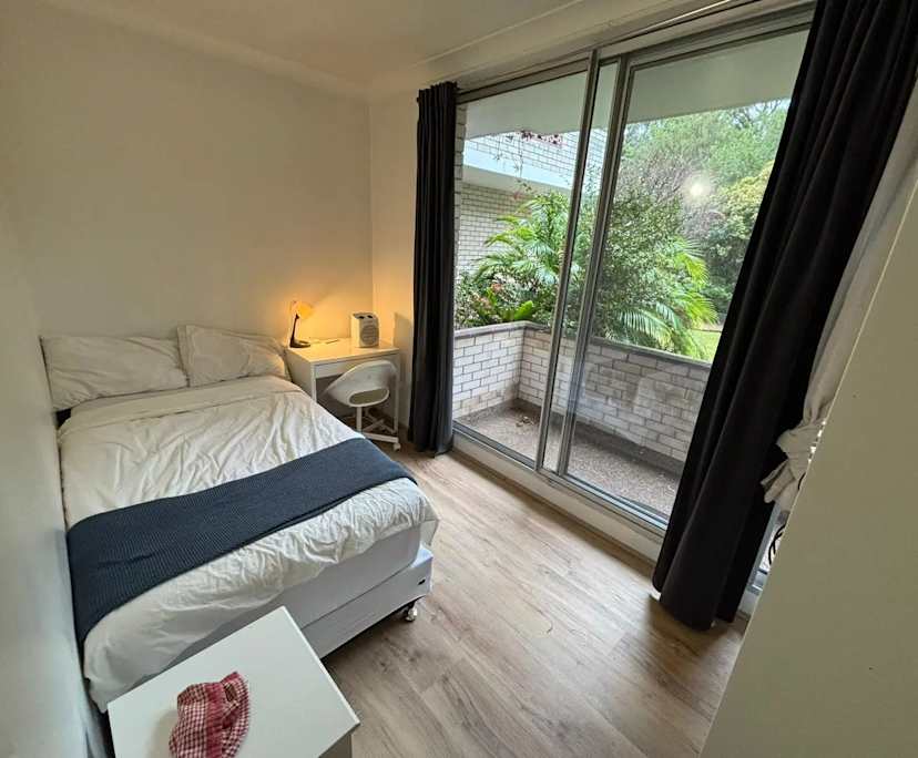 Furnished room in a flatshare