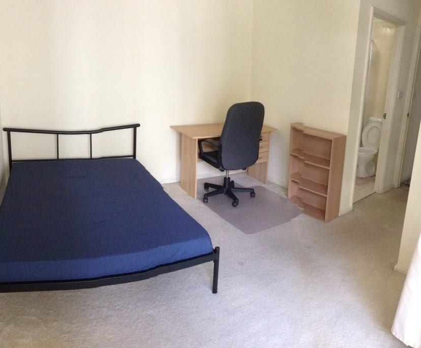 Furnished room with ensuite in a flatshare