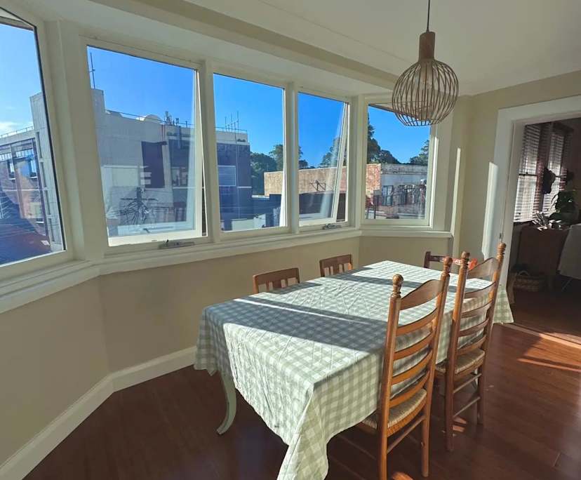 Furnished room in a flatshare