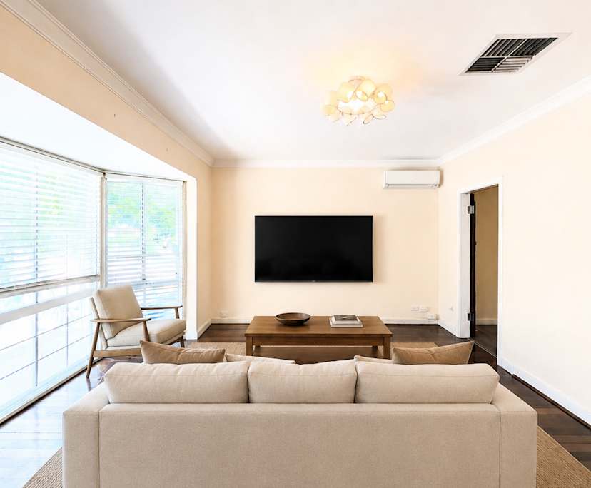 Whole property with 3 rooms for rent
