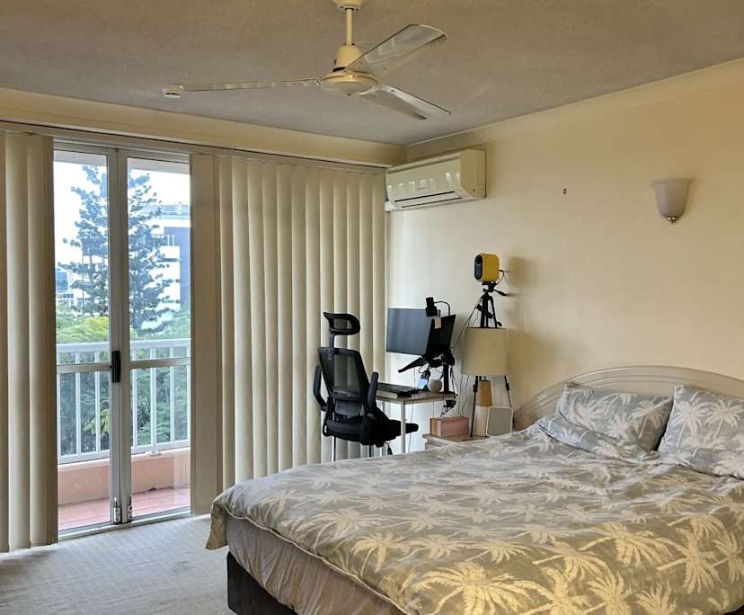 Furnished room with ensuite in a flatshare