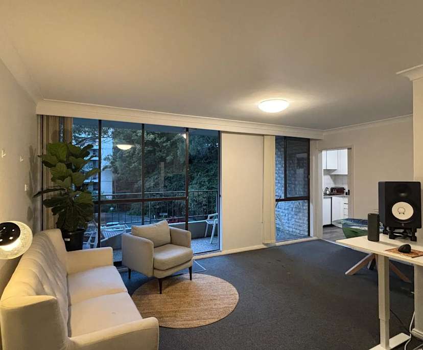 Furnished room in a flatshare
