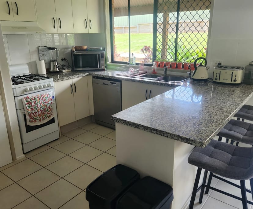 Room for Rent in Wilsonton Heights, QLD 215, Furn...