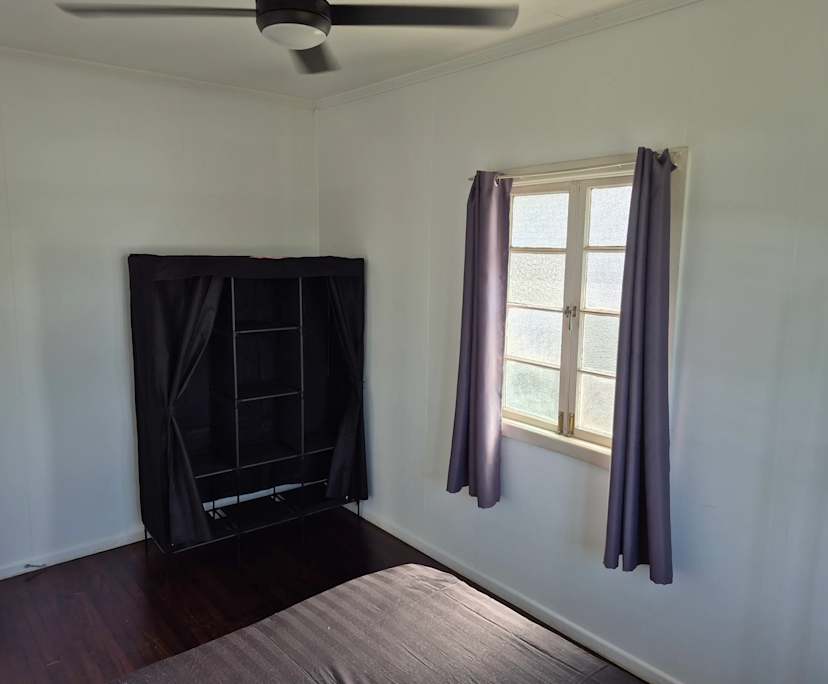 Room in a share house