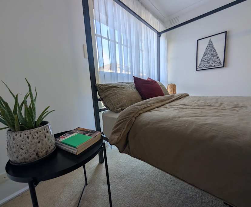 Furnished room in a flatshare