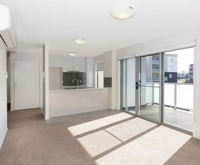 Furnished room with ensuite in a flatshare