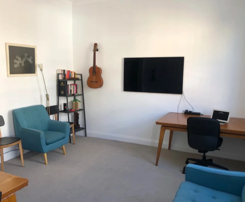 Furnished room in a flatshare
