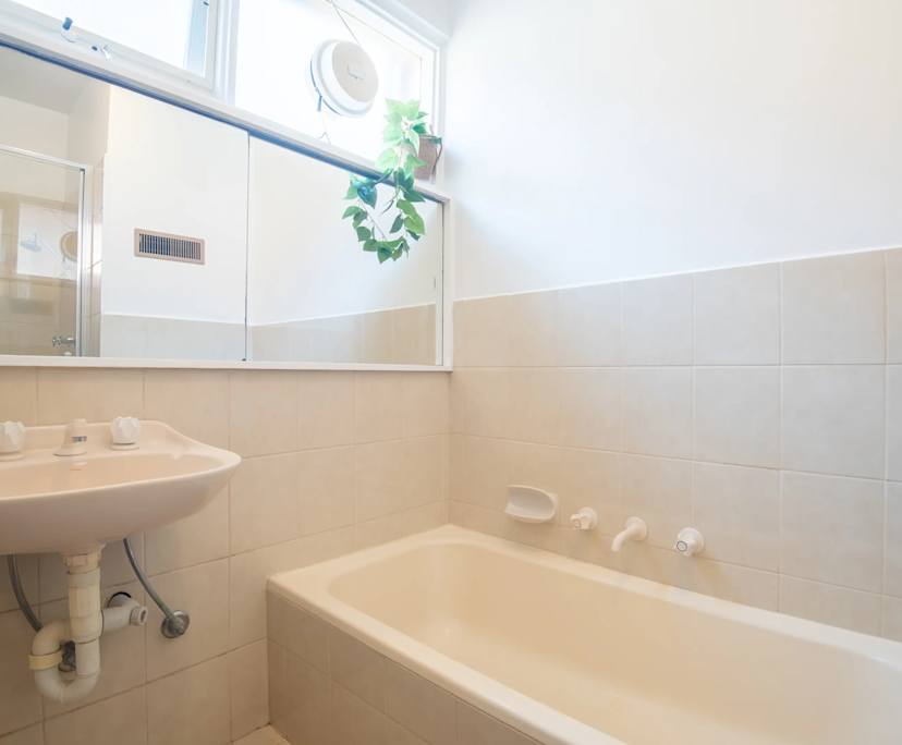 $800, Whole-property, 2 bathrooms, Saint Kilda East VIC 3183