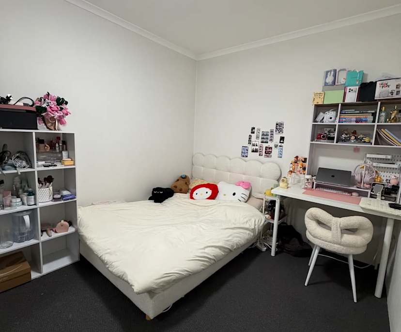 Furnished room in a flatshare