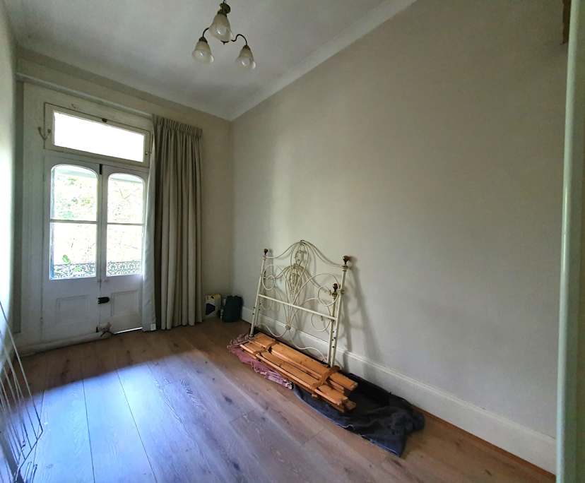 Unfurnished room in a flatshare