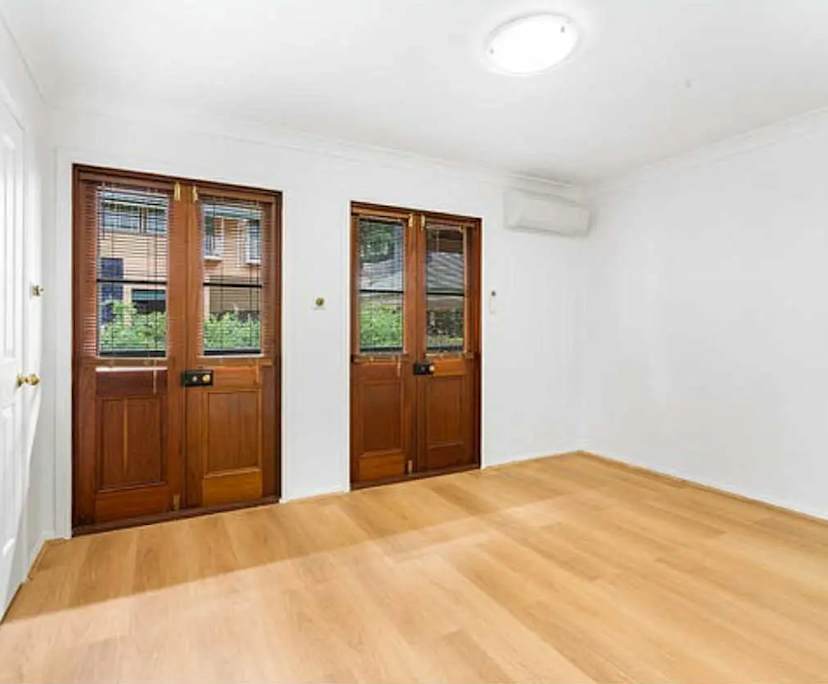 Unfurnished room in a flatshare