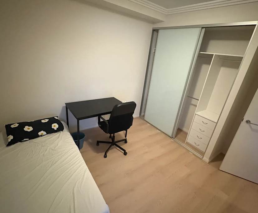 Furnished room in a flatshare