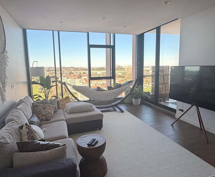 Furnished room in a flatshare