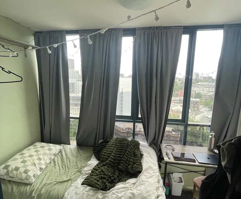Furnished room in a flatshare