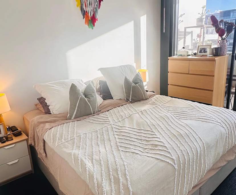 Furnished room with ensuite in a flatshare