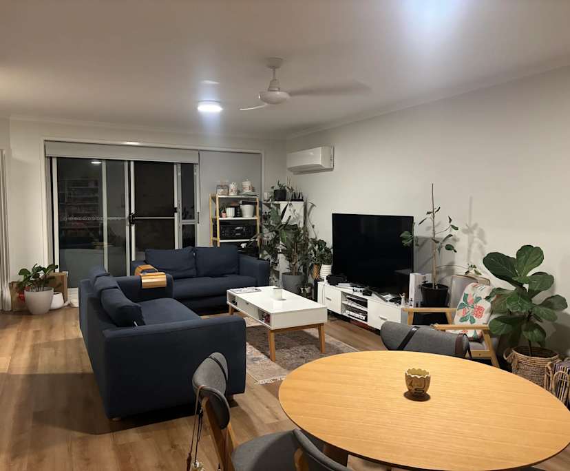 Unfurnished room in a flatshare