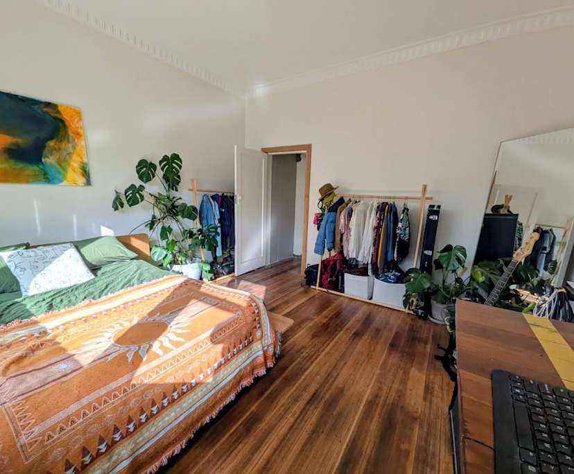 Room in a share house