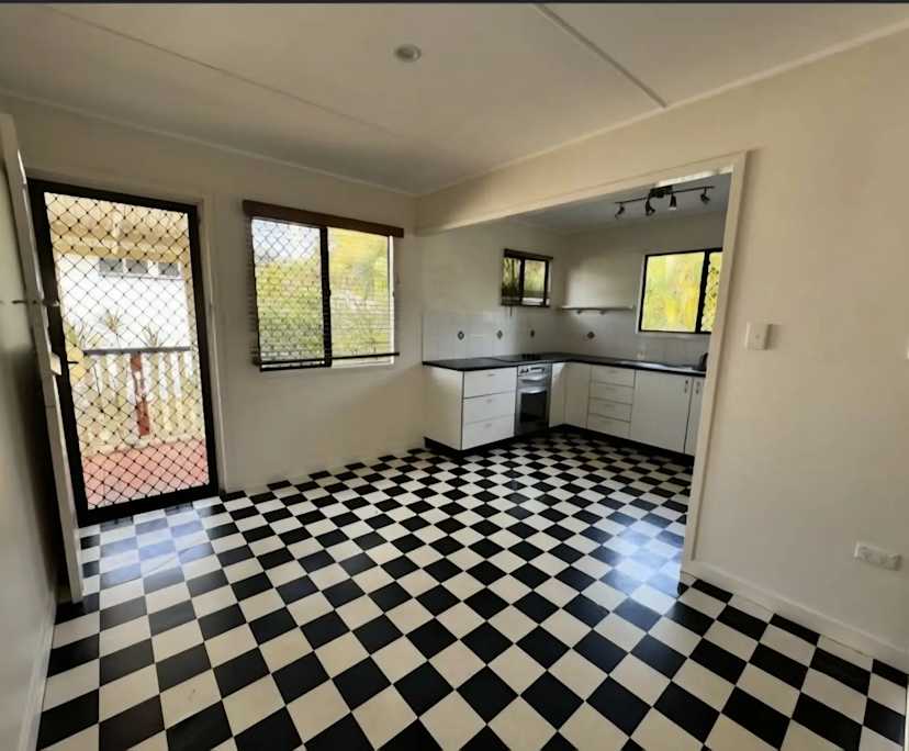 $250, Share-house, 3 bathrooms, Redcliffe QLD 4020
