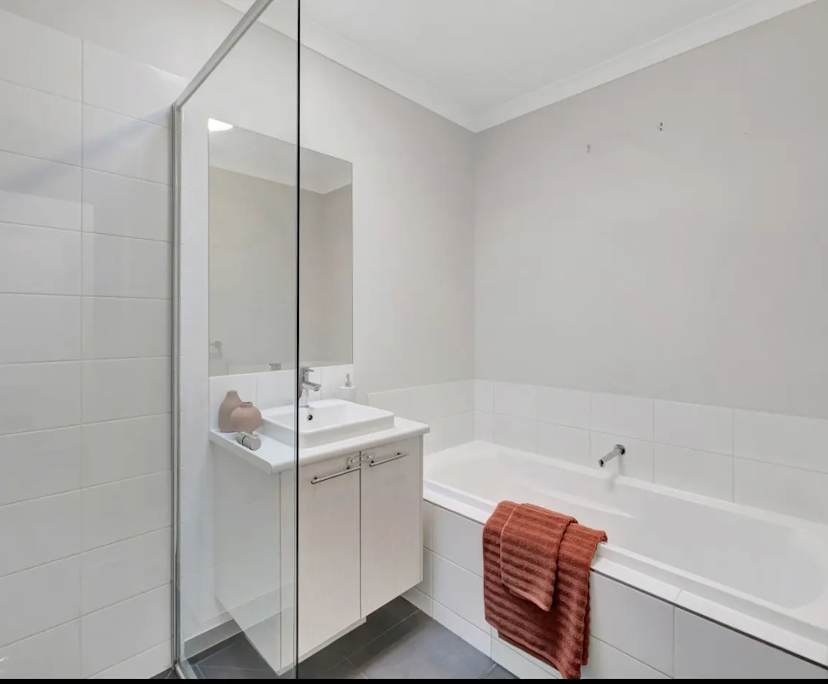 $240, Share-house, 3 bathrooms, Craigieburn VIC 3064