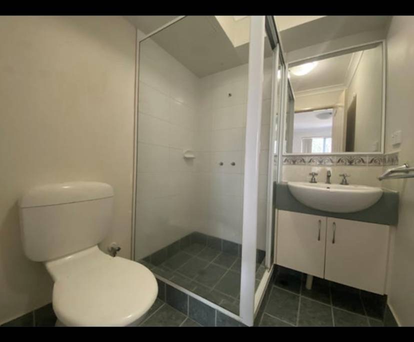 Unfurnished room with ensuite in a flatshare