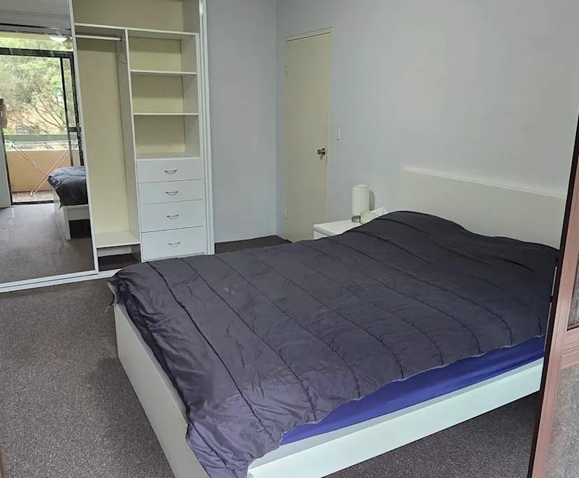 Furnished room in a flatshare