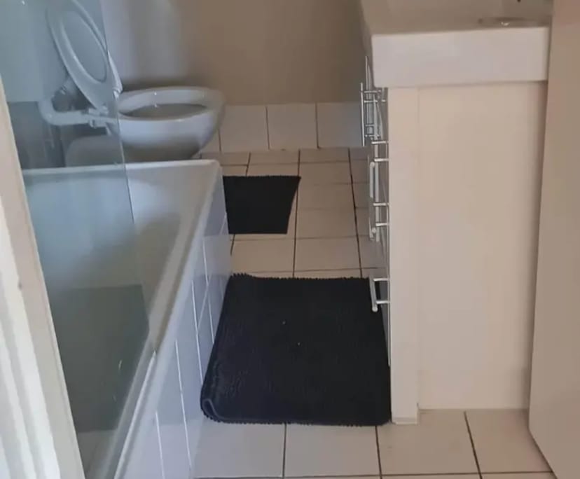 Room in a share house