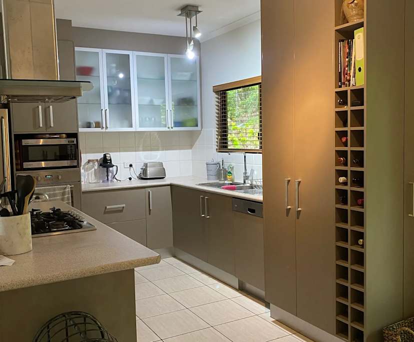 $300, Share-house, 3 bathrooms, Mooroobool QLD 4870