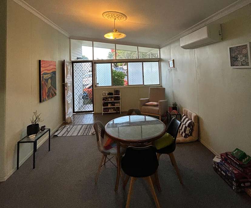 Room in a share house