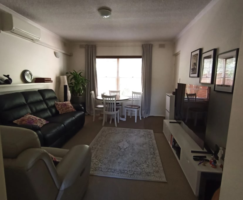 Furnished room in a flatshare