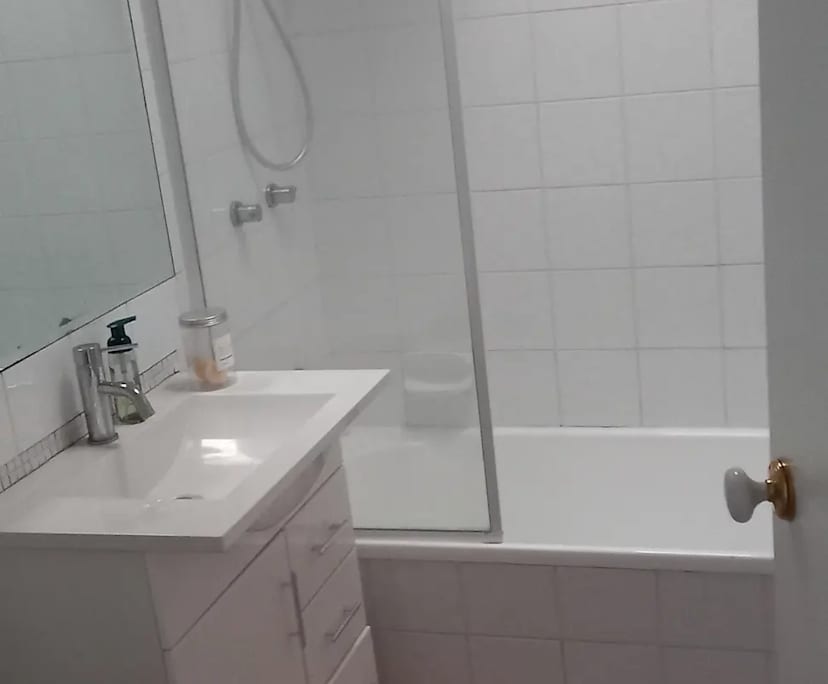 $300, Flatshare, 3 bathrooms, Wynnum West QLD 4178