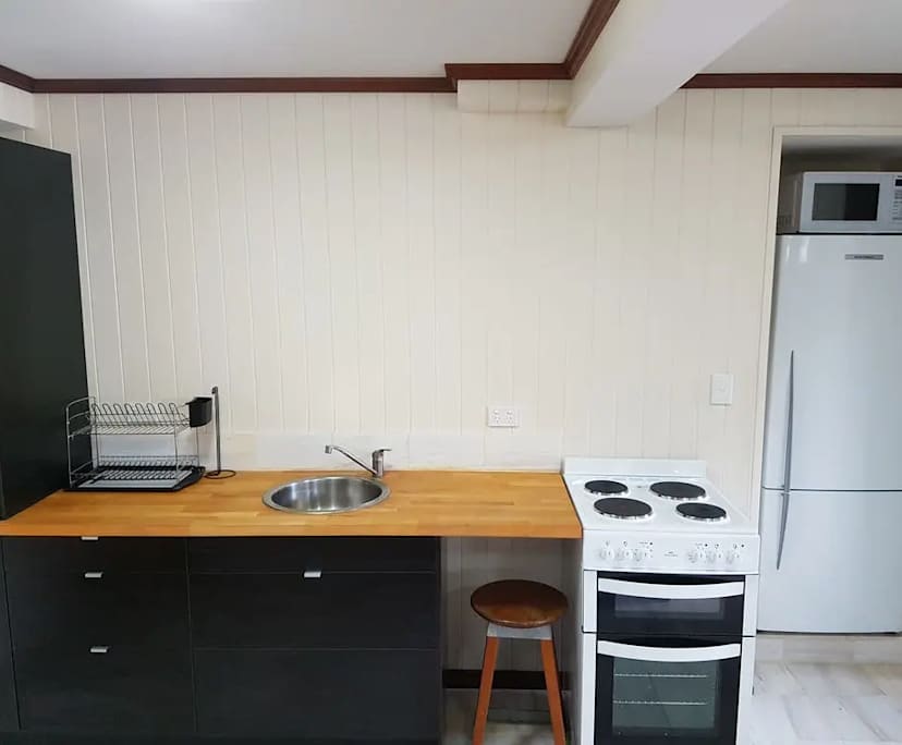 $400, Studio, 1 bathroom, Red Hill QLD 4059