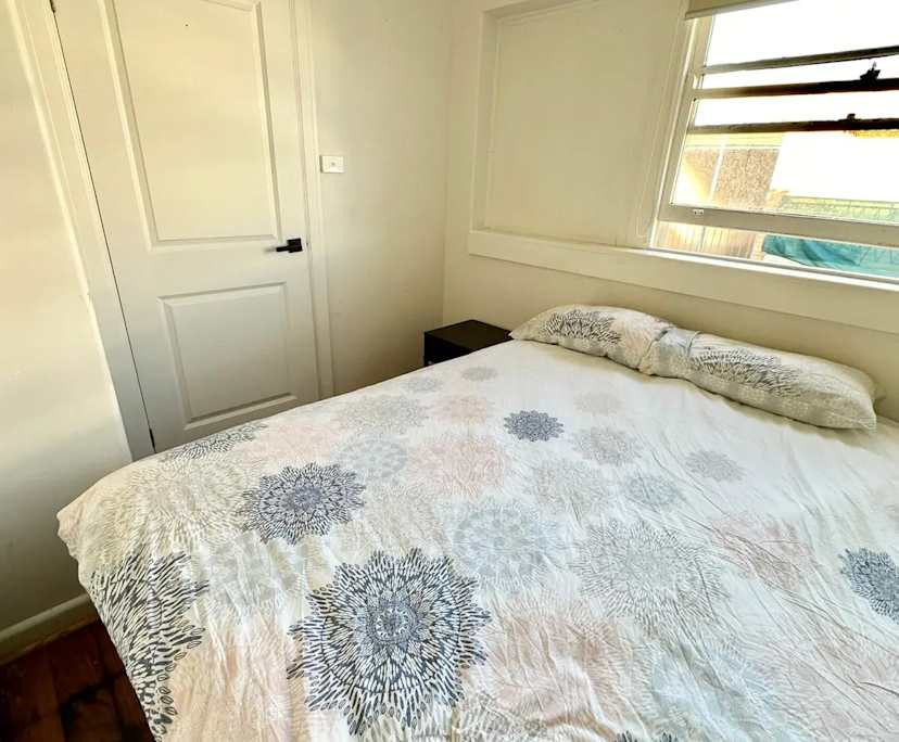 $950, Whole-property, 3 bathrooms, Elwood VIC 3184